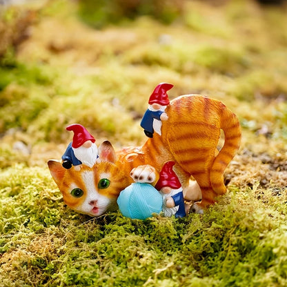 Resin Cats Statue with Solar LED Lights