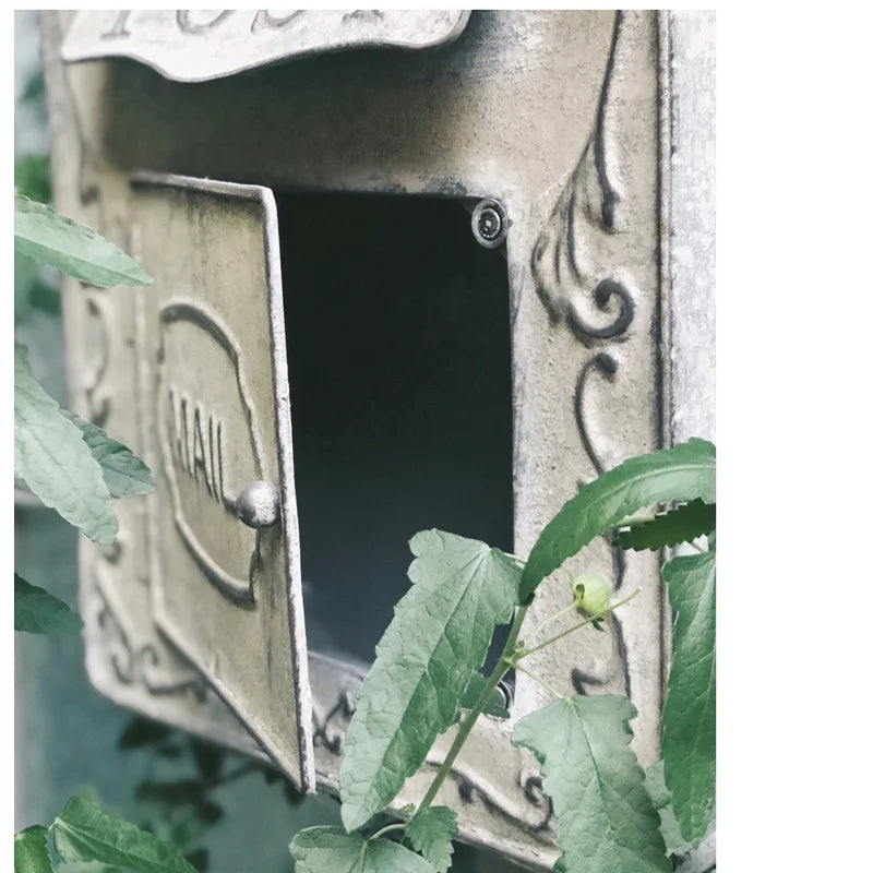 Outdoor Metal Retro Rustic Mailbox