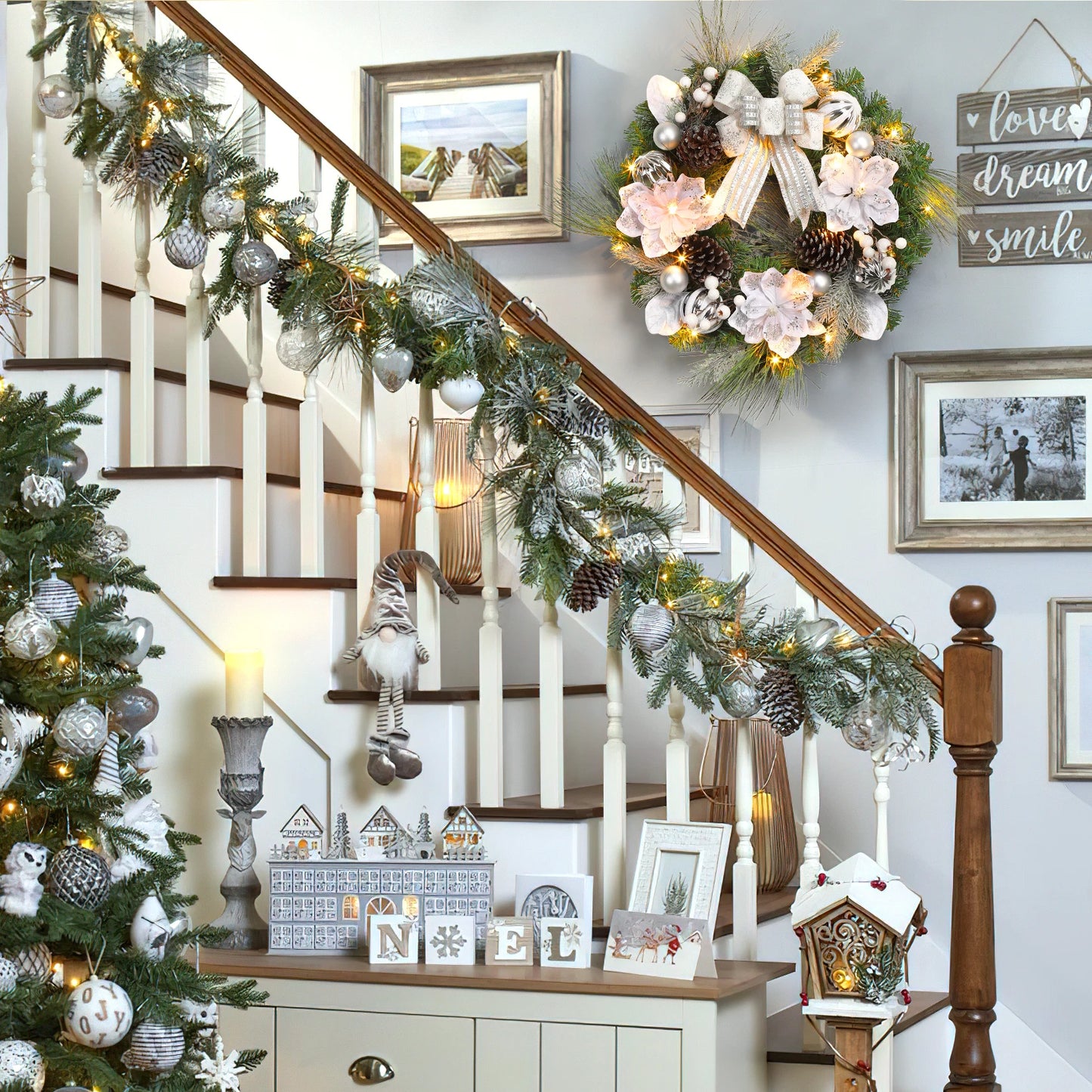 24 Inch Pre-Lit Traditional Wreath